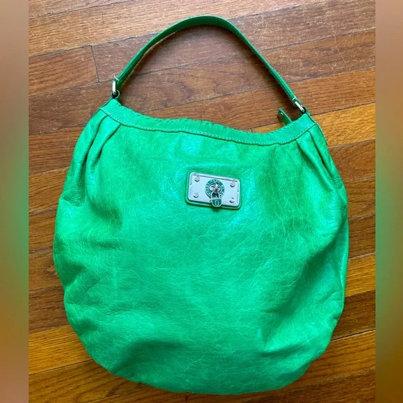 MARC BY MARC JACOBS
Kelly Green Hobo Purse - Picture 1 of 7